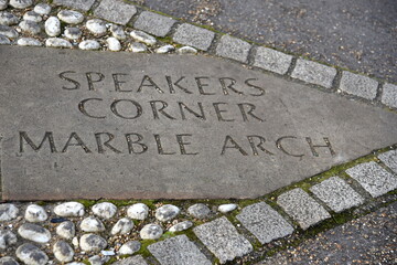 Richtungsangabe: Speakers Corner - Marble Arche in Pflasterstein