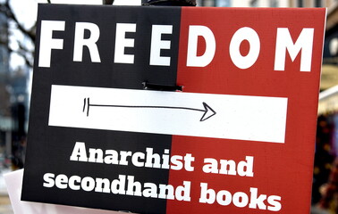 Schild in London: Freedom, Anarchist and secondhand books