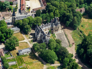 Fototapeta na wymiar vue aérienne du château de Vigny dans le Val d'Oise en France
