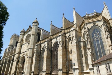 Fototapeta na wymiar La façade sud de la cathédrale Sainte-Marie d’Auch