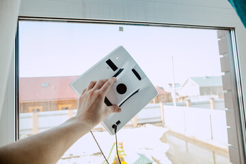 robot automatic window cleaning, robot cleaner, clean Windows in the house, robot washes glass on...