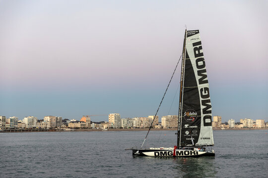 Bateau de Kojiro Shiraishi (DMG Mori) dans la baie pour Vend&eacute;e Globe 2020 le 30 Octobre 2020 aux Sables d'Olonne, Vend&eacute;e