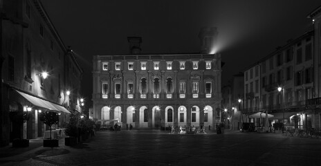Fototapeta na wymiar Bergamo - The Library palace on piazza vecchia at night
