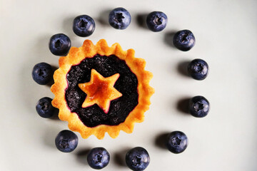  Tartelette mit Blaubeerkonfitüre