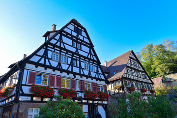 Historische Fachwerkhäuser im Innenhof der Klosteranlage Maulbronn