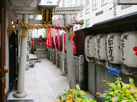 京都　四条寺町のビルの一階に隠れた神社の火除天満宮