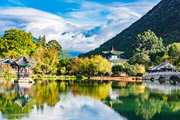 Fototapeta na wymiar Early morning beauty of Heilongtan Park in Lijiang, Yunnan