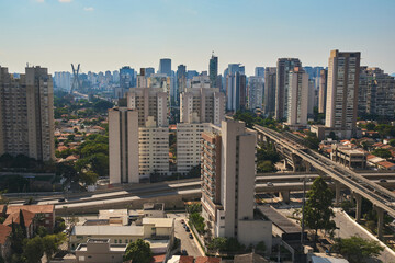 Obraz premium view of the Brooklin neighborhood in Sao Paulo with the cable-stayed bridge in the background