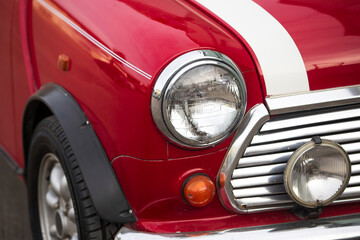 Obraz na płótnie Canvas headlight of red car