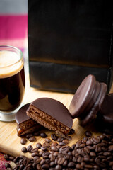 Alfajores de dulce de leche y chocolate