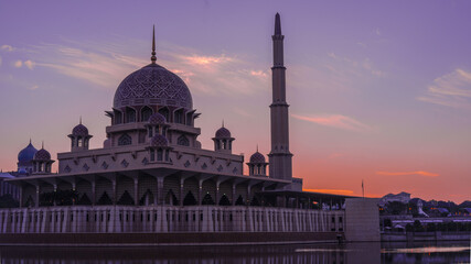 Fototapeta na wymiar Masjid Putra & Prime Minister Office, Putrajaya with sunrise scenery on early 
