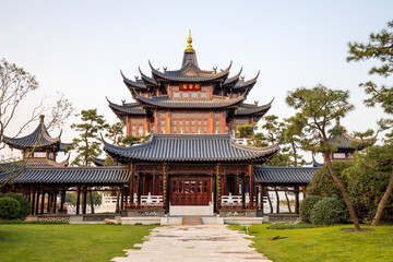 Obraz premium 中国扬州瓜州古渡公园里的仿古建筑