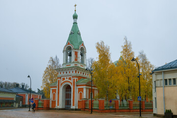 Fototapeta na wymiar Cloudy October morning at the Orthodox Church of the Apostles Peter and Paul. Hamina, Finland
