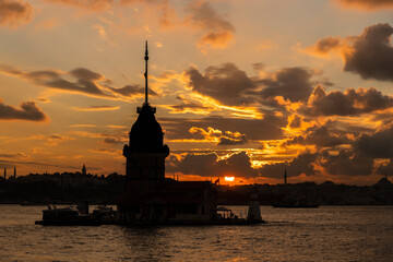 Fototapeta premium Maiden's Tower at Dusk, Istanbul, Turkey