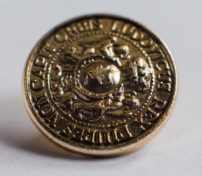 Button with the inscription ludovicus rex plures non capit orbis