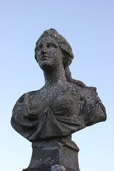 Fototapeta na wymiar Statue of a Woman
