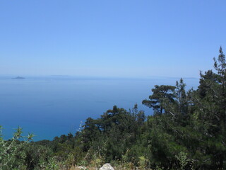 Fototapeta na wymiar Hiking in the beautiful mountains and valleys of the greek island of Samos in the Aegean Sea, Greece