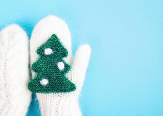 Knitted Christmas tree on blue background, New Year decoration