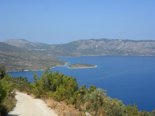 Obraz premium Sunset over the beautiful beaches of the Greek island of Samos in the Aegean Sea, Greece