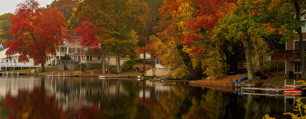 Fototapeta premium A lake in the Fall in Massachusetts.