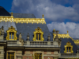 le château de Versailles et ses grilles dorées