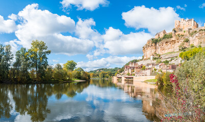 Fototapeta premium view of beynac et cazenac medieval town, France 