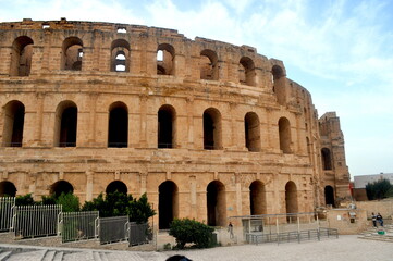 Fototapeta premium Anfiteatro romano en Tunez el tercero mas grande del mundo en la ciudad de Djem