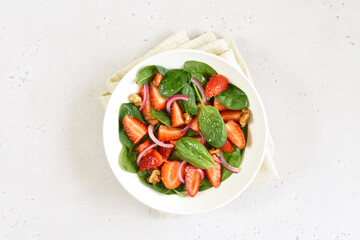 Fruit salad with strawberry, spinach and walnut
