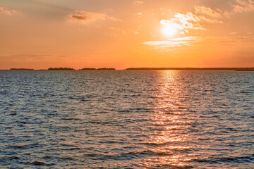 Blick auf das Naturparadies Prerowstrom / Bodstedter Bodden zum Sonnenuntergang