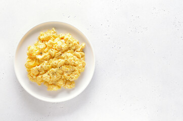Scrambled eggs on plate