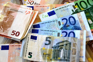 euro banknotes