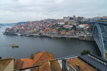 Fototapeta na wymiar Dom Luis iron bridge crossing the Douro river in Porto, Portugal