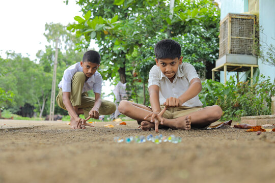 கண்ணாமூச்சி ஏனடா, A Hide and Seek game by Village Kids Veng…