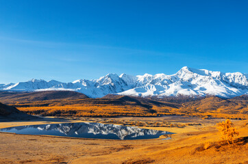 Fototapeta premium Russia, Altai republic, lake Dzhangyskol, yeshtykel tract. Top view