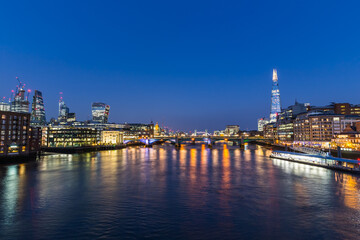 Fototapeta na wymiar Panorama of London over the Thames at night