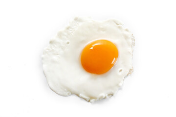 
oeuf au plat isolé sur fond blanc