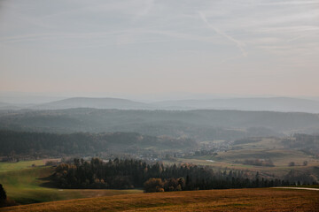 Mgła w górach, jesień.