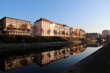 Fototapeta na wymiar Autumn view of apartment buildings along the river - Strasbourg - France