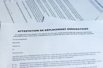 Obraz premium Attestation de déplacement dérogatoire