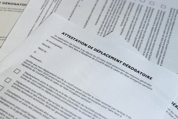 Obraz premium Attestation de déplacement dérogatoire