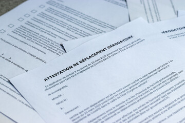 Obraz premium Attestation de déplacement dérogatoire