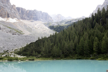 Fototapeta na wymiar Lago di Sorapis dolomiti