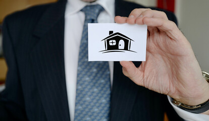carte main maison et ombre