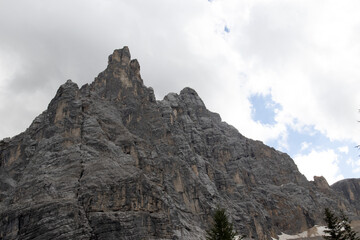 escursione tra le montagne delle dolomiti