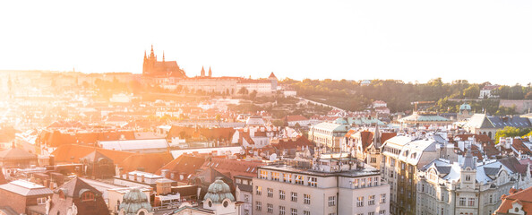 Obraz premium Evening sunset in Prague. Prague Castle illuminated by sun flare, Czech Republic