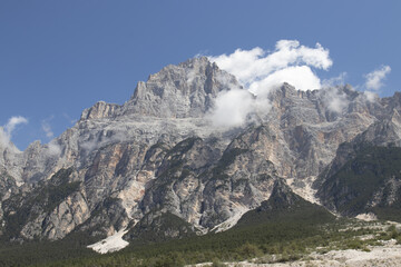 Obraz premium ammirare le dolomiti in una giornata di sole
