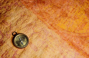 Foto op Plexiglas Compass lying on the parchment © Fyle