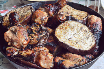 Roast meat and vegetables are in the pot