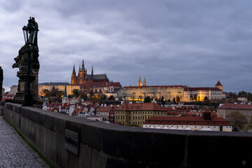 Obraz premium St. Vitus Cathedral and Prague Castle in the center of Prague at sunset the sky is colored by light