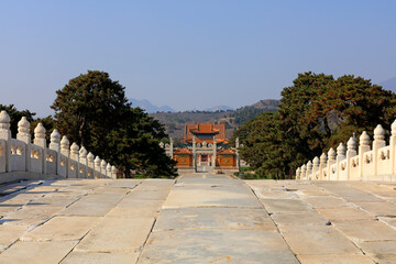 Obraz premium White marble bridge in front of Royal Mausoleum of Qing Dynasty, Yi County, Hebei Province, China
